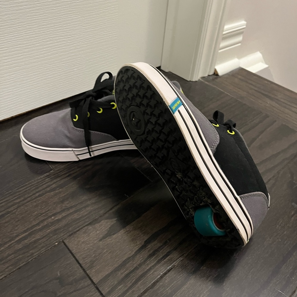 HEELYS - Picture 2 of 2